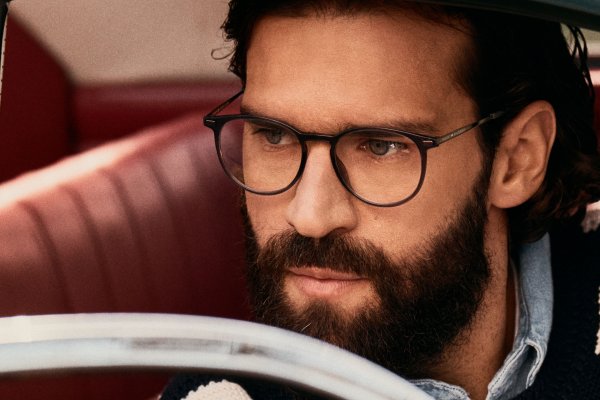 [Tommy Hilfiger apresenta Alisson Becker como rosto da campanha de óculos primavera/verão 2026! ]
