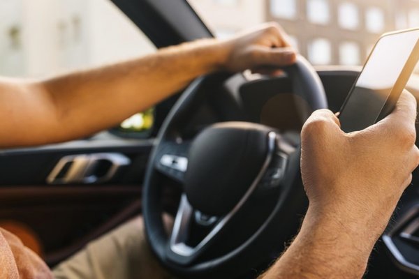 [Uber é processada em R$ 321 milhões por cobrar taxa para motorista trabalhar]