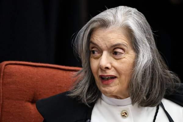[Cármen Lúcia afirma que Brasil tem vivido para servir outras nações]